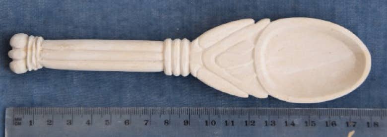 Replik Schminklöffel in Lotosform – beschädigt, modern ergänzt – 12. Dynastie – Mittleres Reich – Ägypten